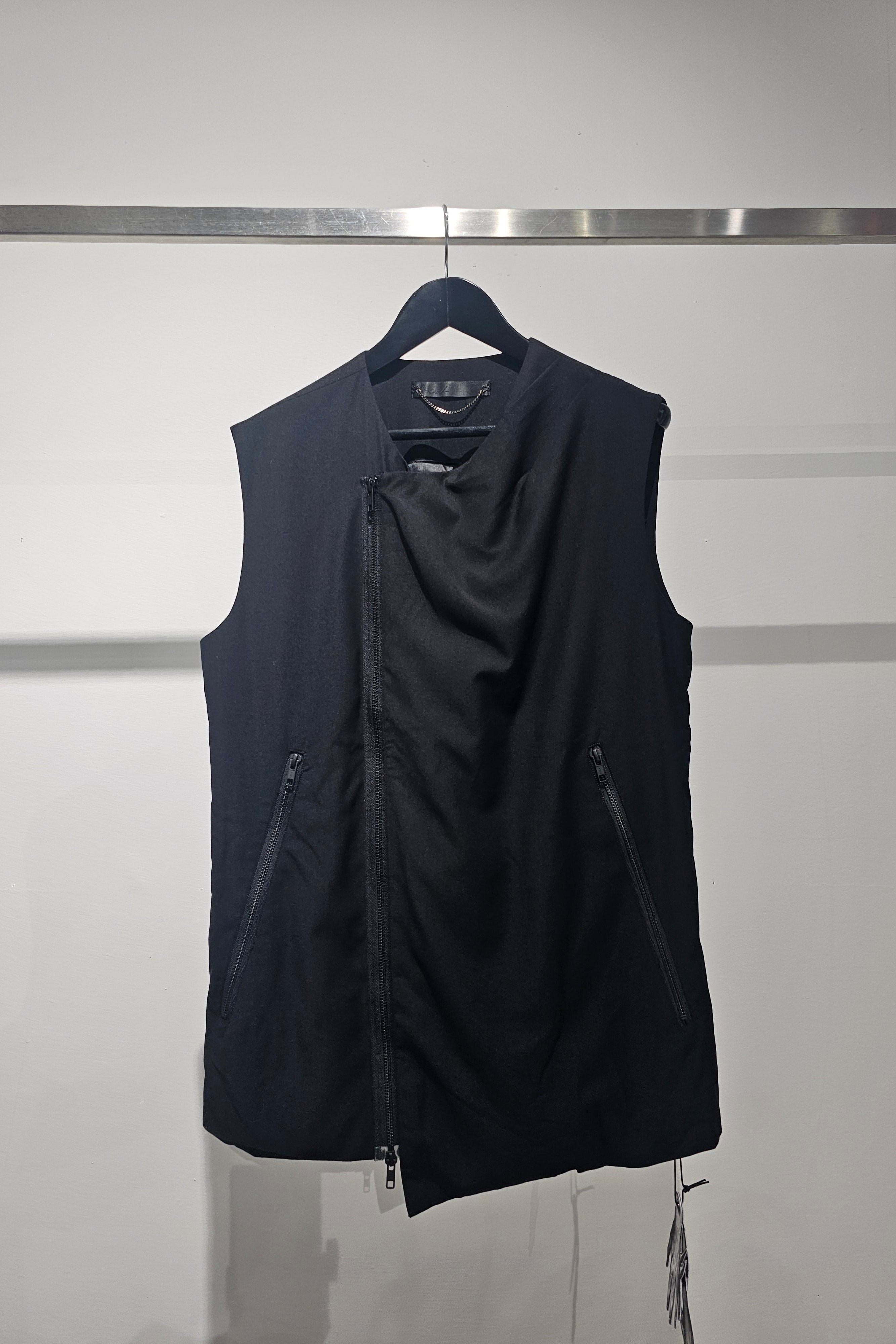 Drape vest with zip