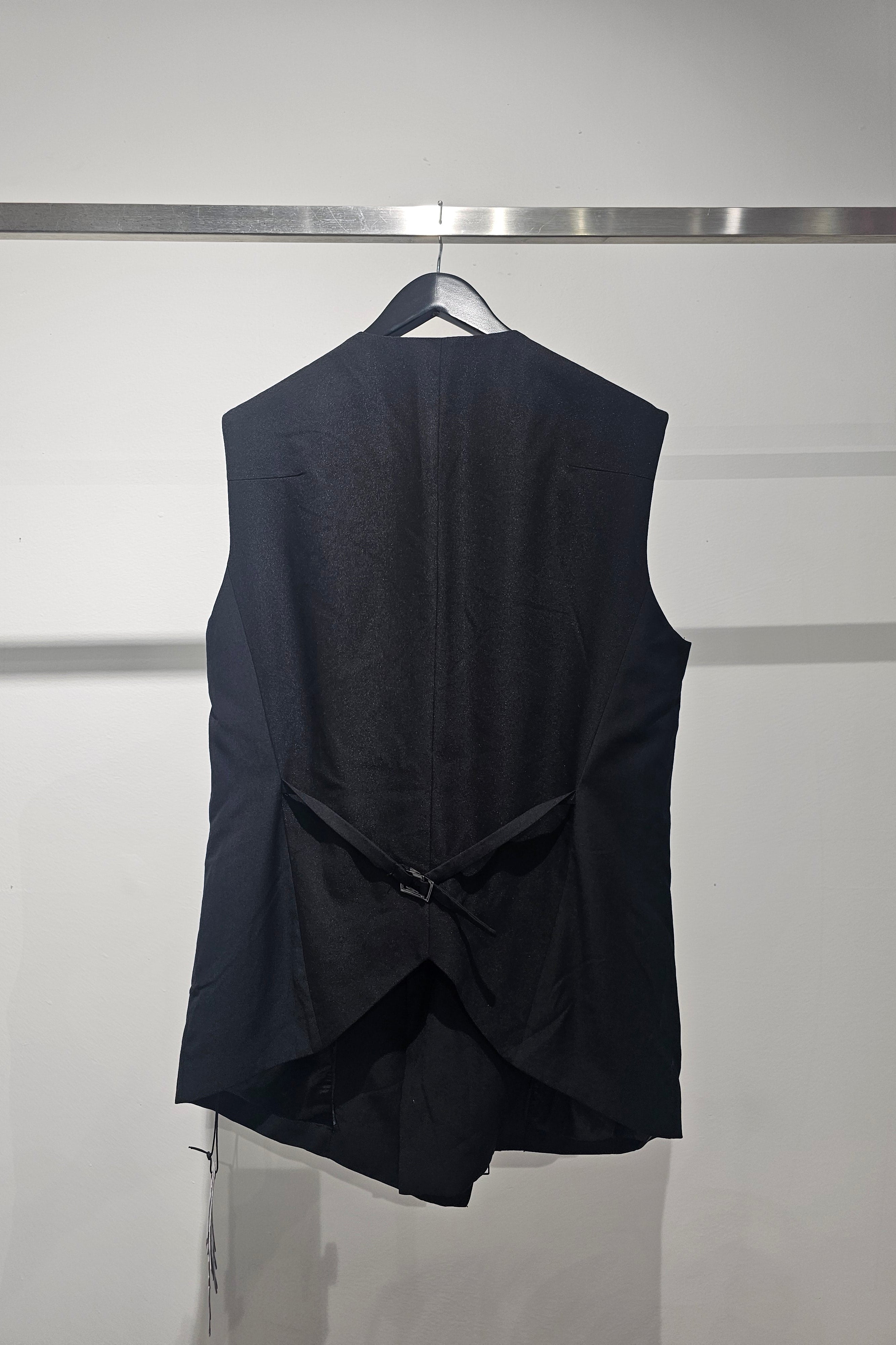 Drape vest with zip