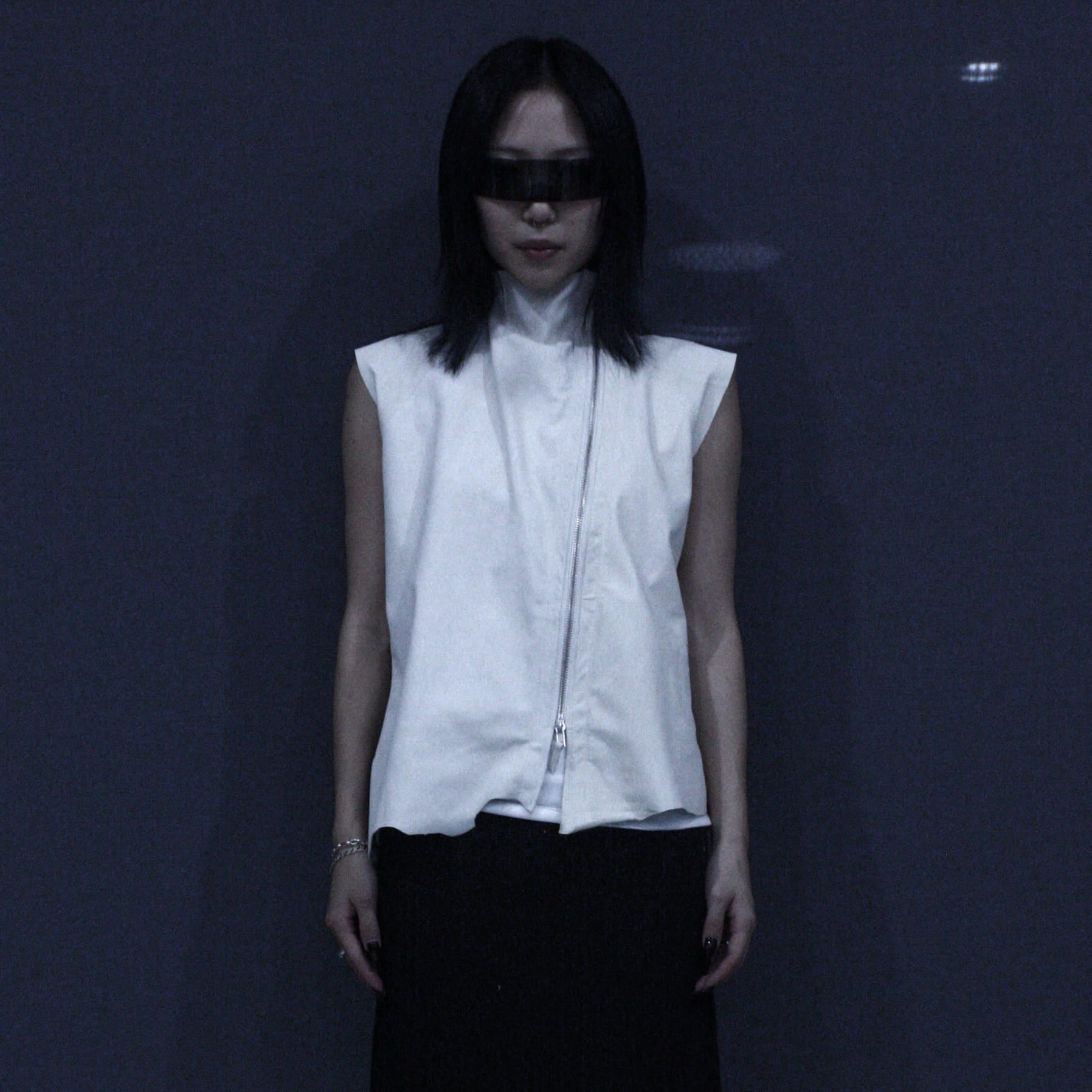 WHITE SIDE ZIP RAW LEATHER VEST