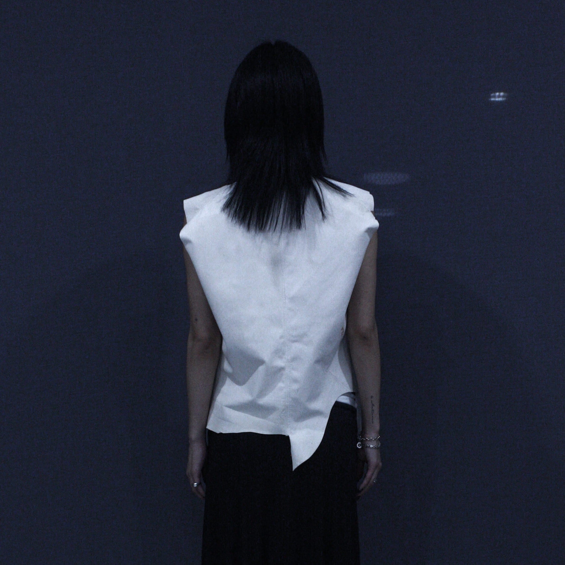 WHITE SIDE ZIP RAW LEATHER VEST