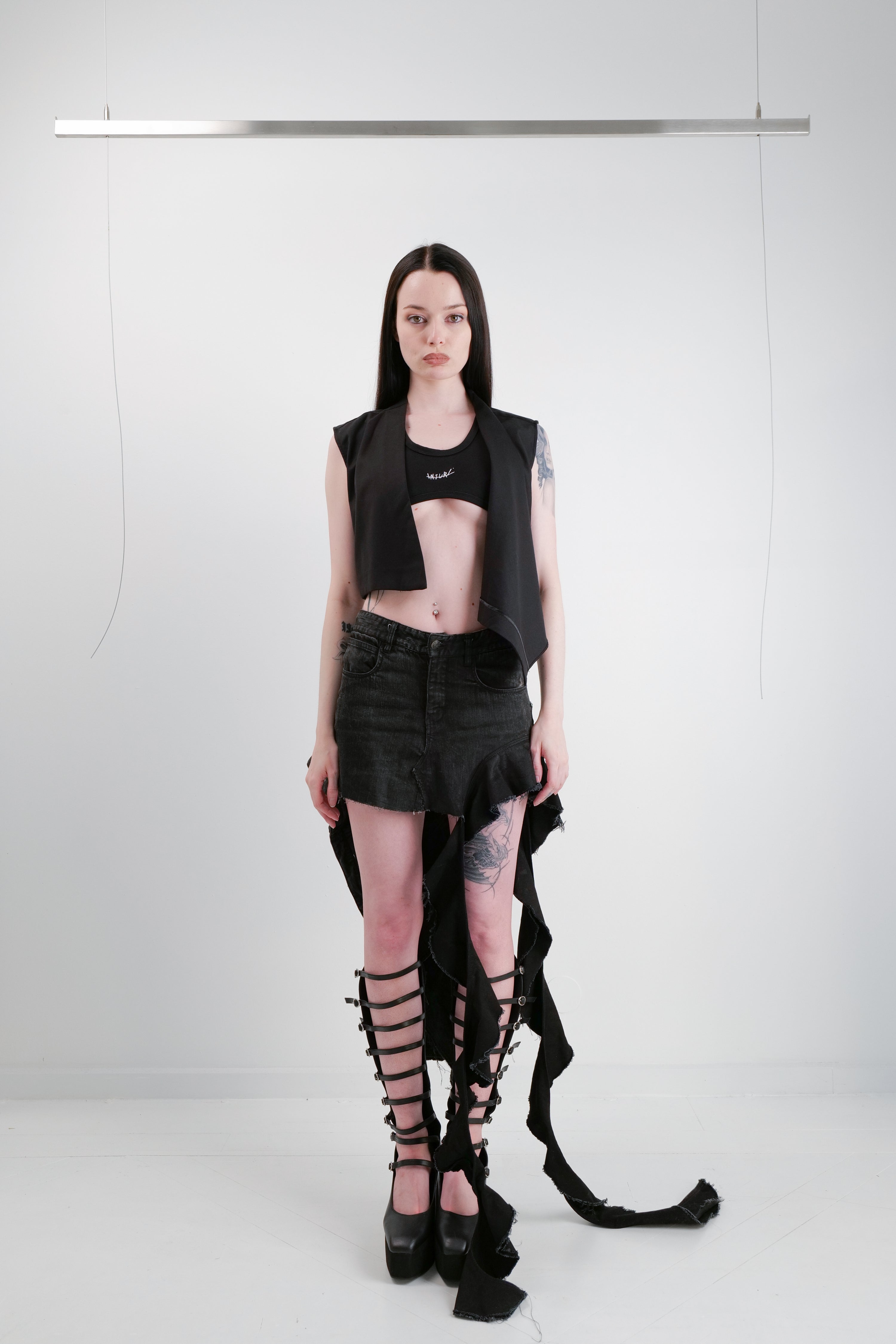 CROPPEP DRAPE VEST