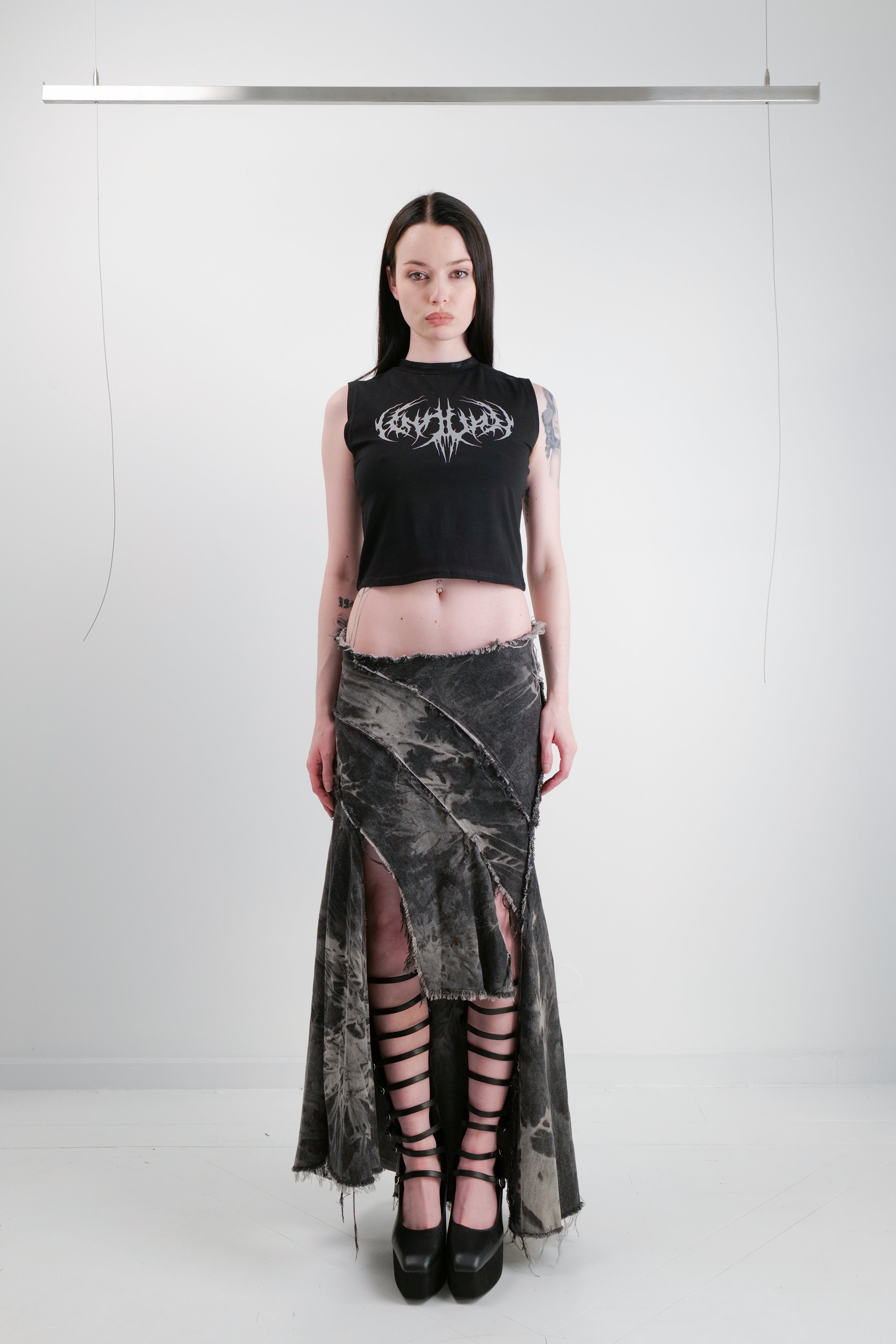 INJURY SIGI SLEEVELESS TOP