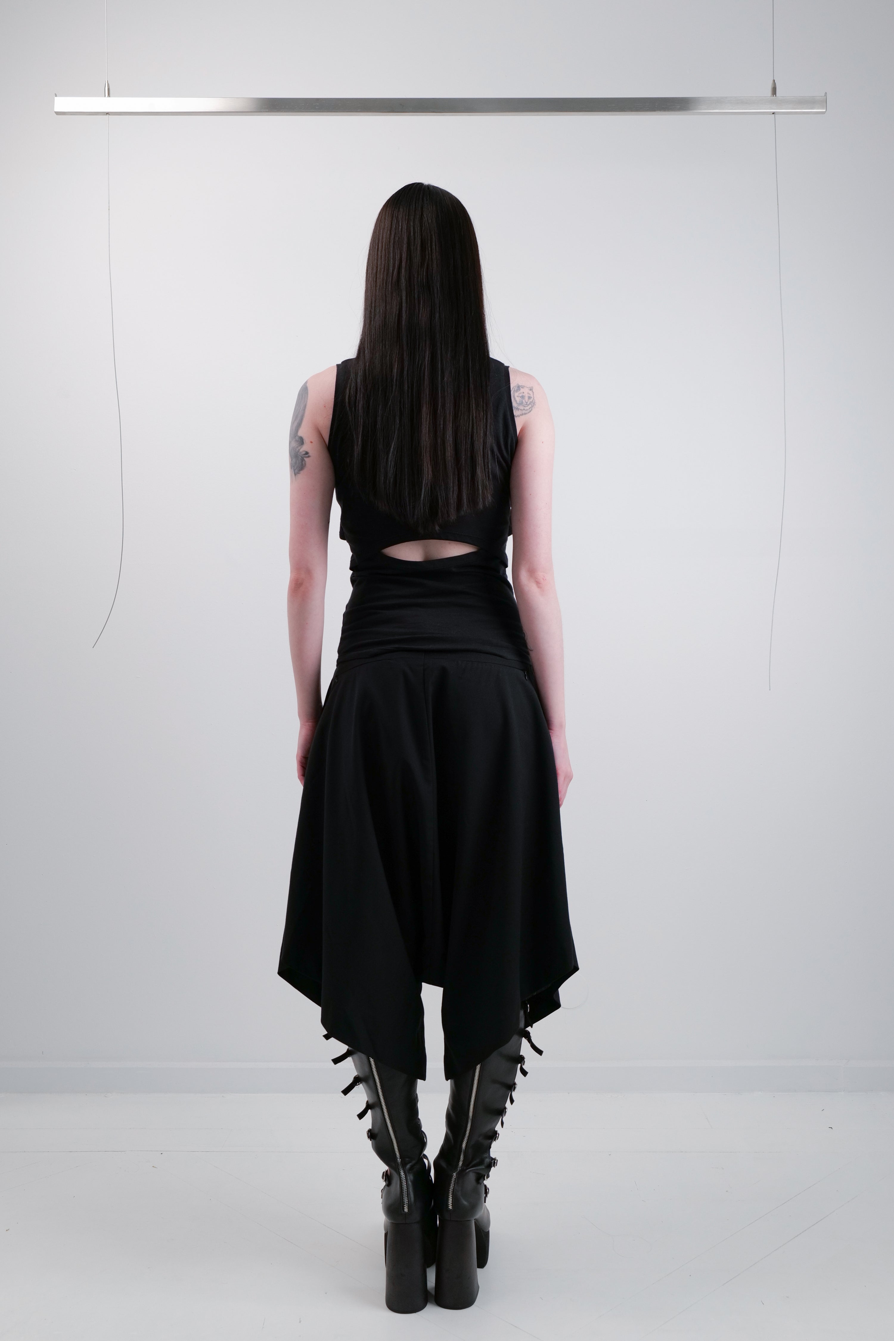 ANGULAR WIDE SHORTS