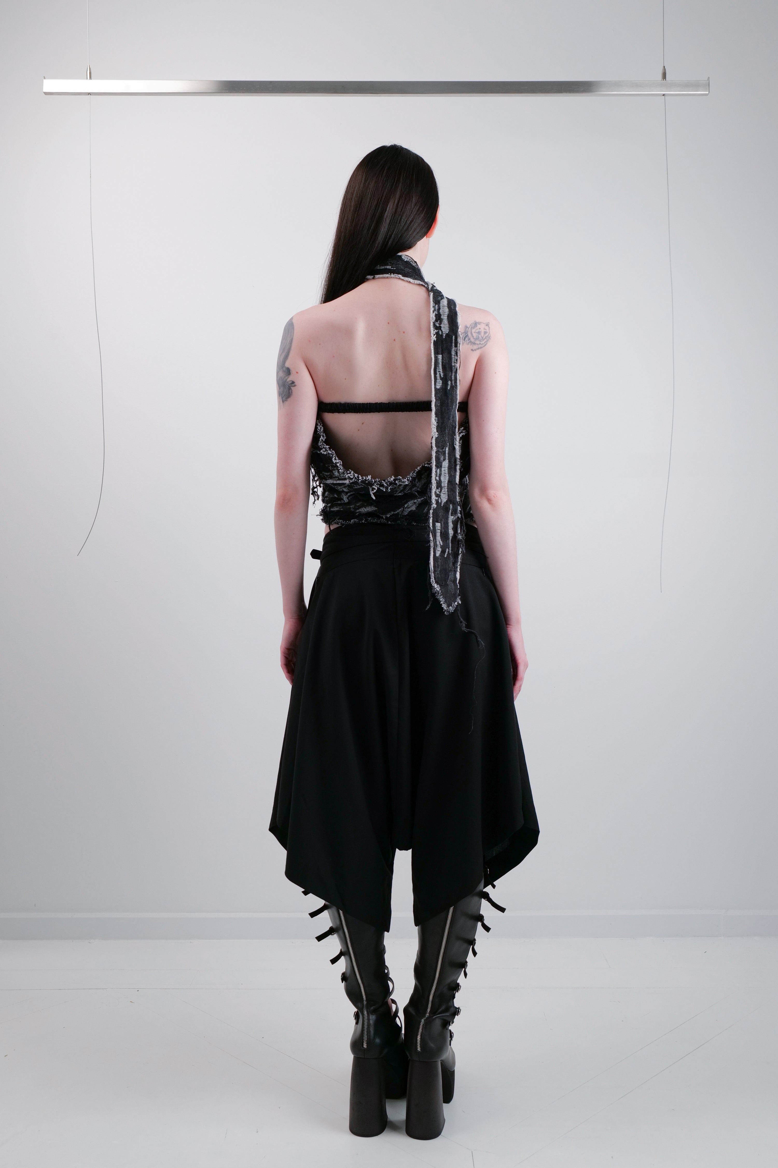 DISTRESSED DENIM TUBE TOP