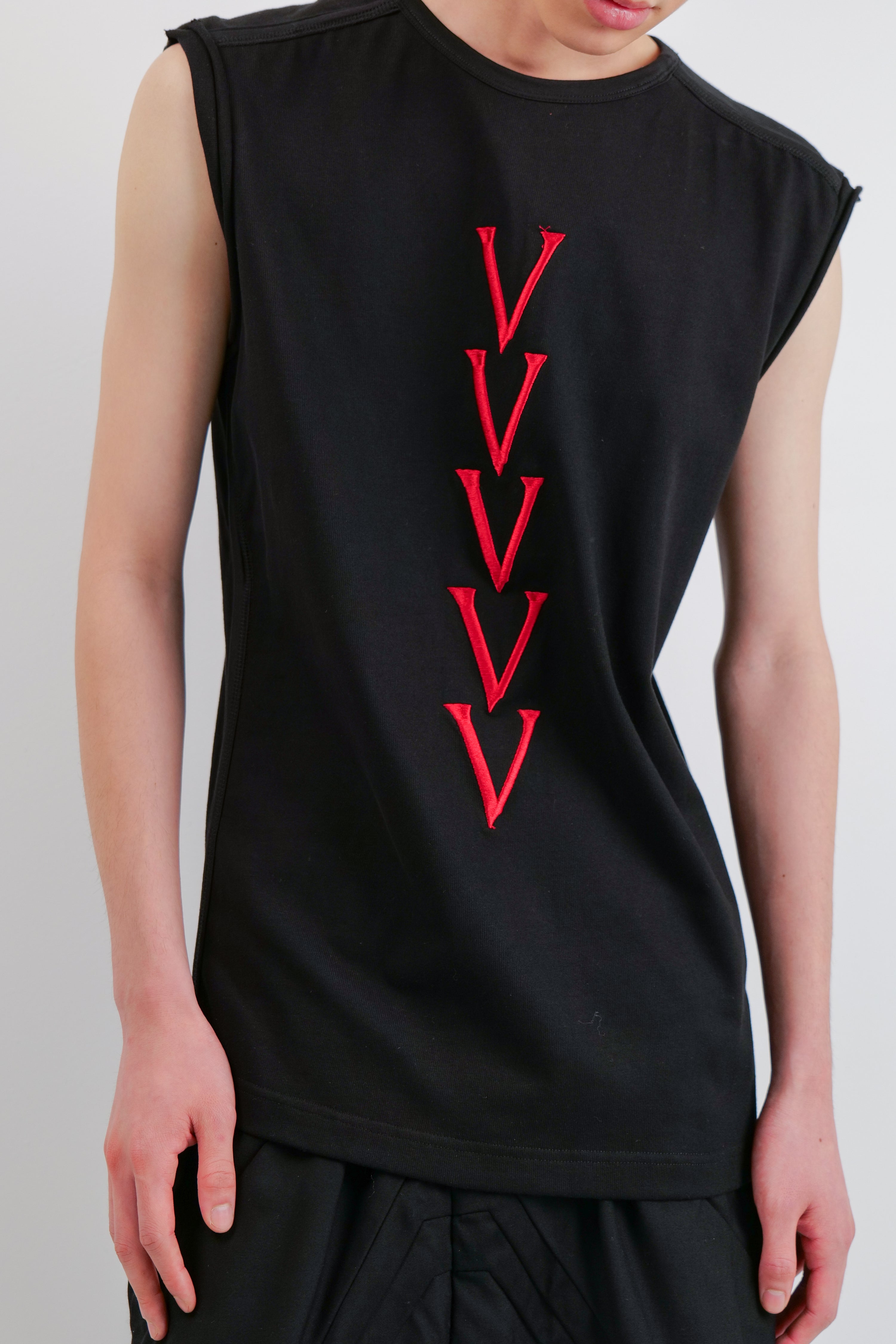 VVVVV EMBROIDERY TOP